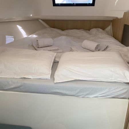 Koolhouse Boat Hotel วีลาโนวา เจ ฟอสโก ภายนอก รูปภาพ