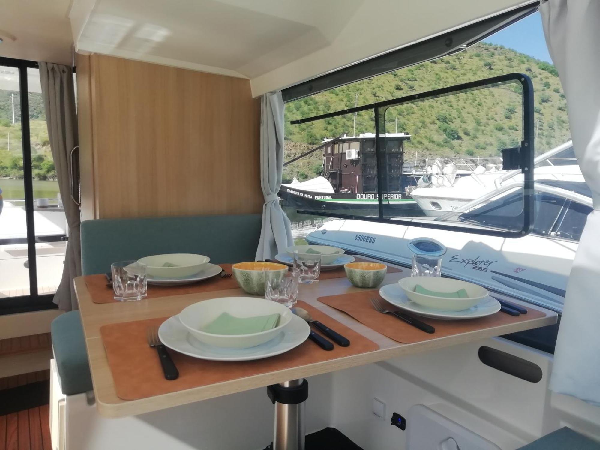 Koolhouse Boat Hotel วีลาโนวา เจ ฟอสโก ภายนอก รูปภาพ